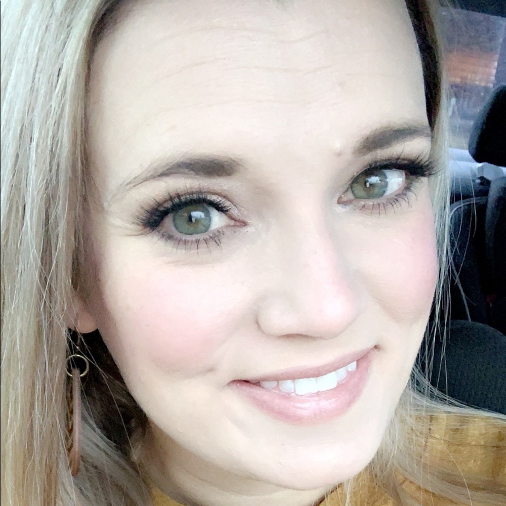 Meet your Posher, Ashley